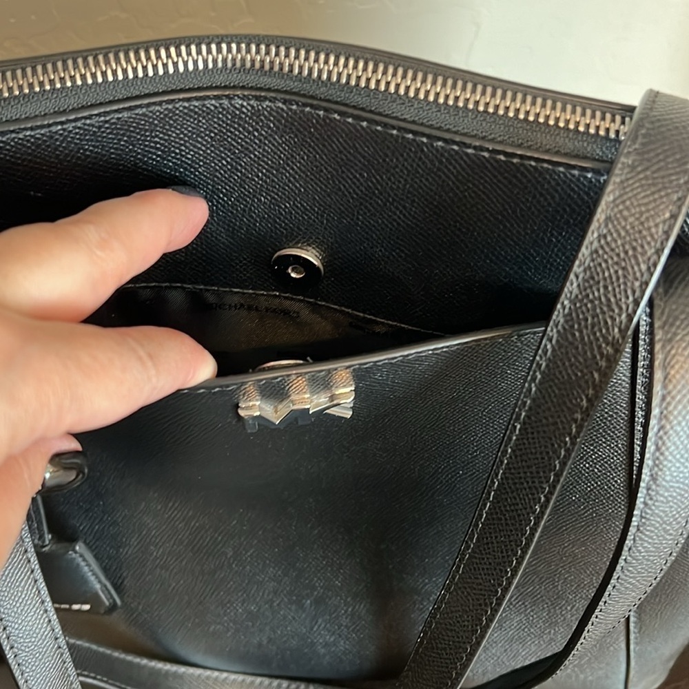 Michael Kors Maddie Medium Leather Tote shoulder bag, black, like new! - Picture 4 of 15